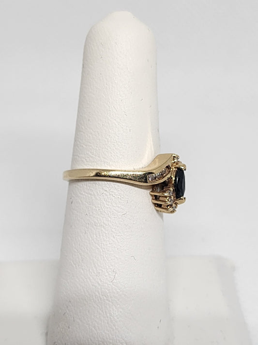 10K Yellow Gold Sapphire & Diamonds Ring Size 5.5