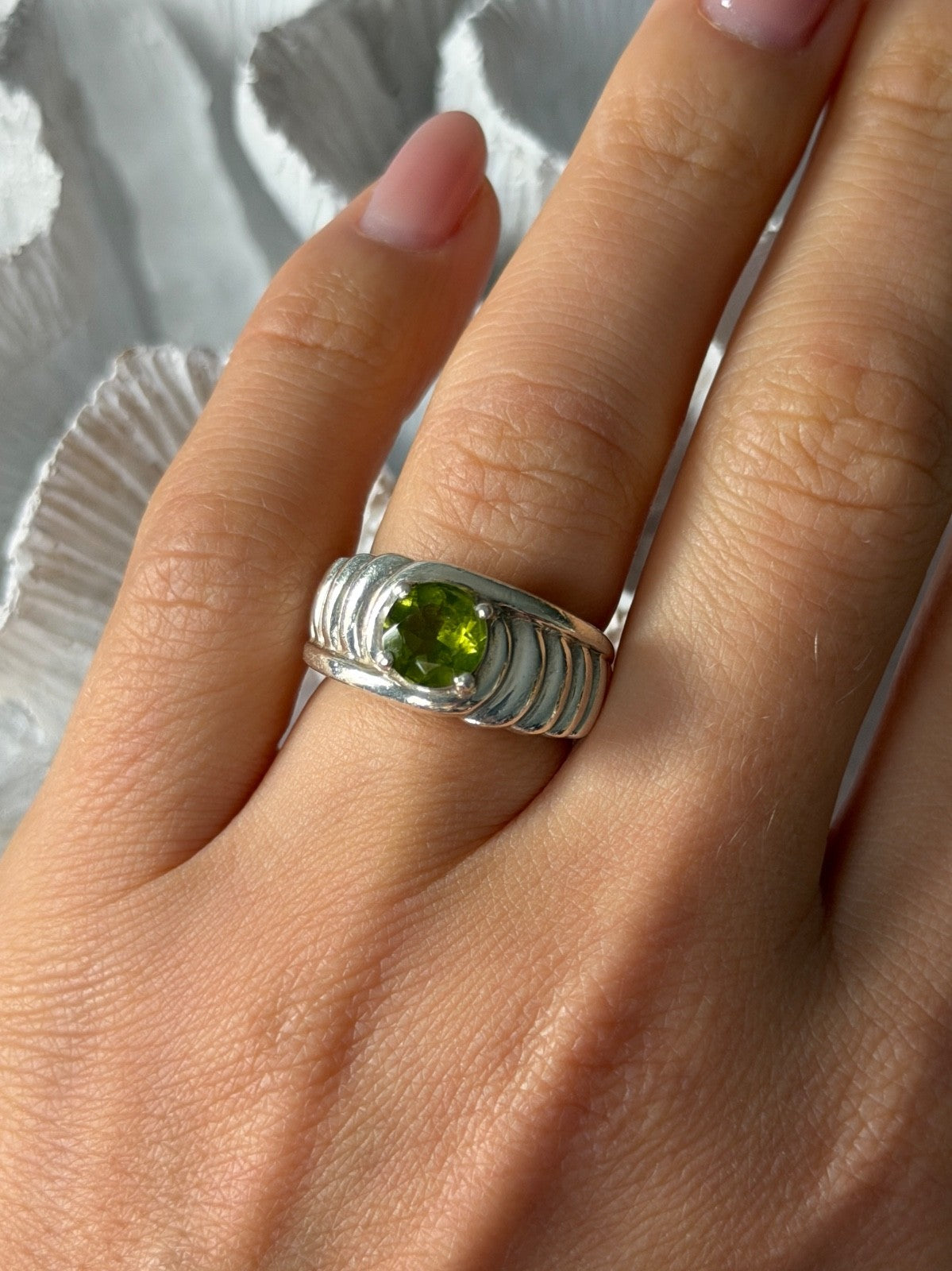 925 Sterling Silver Peridot Ring Size 6