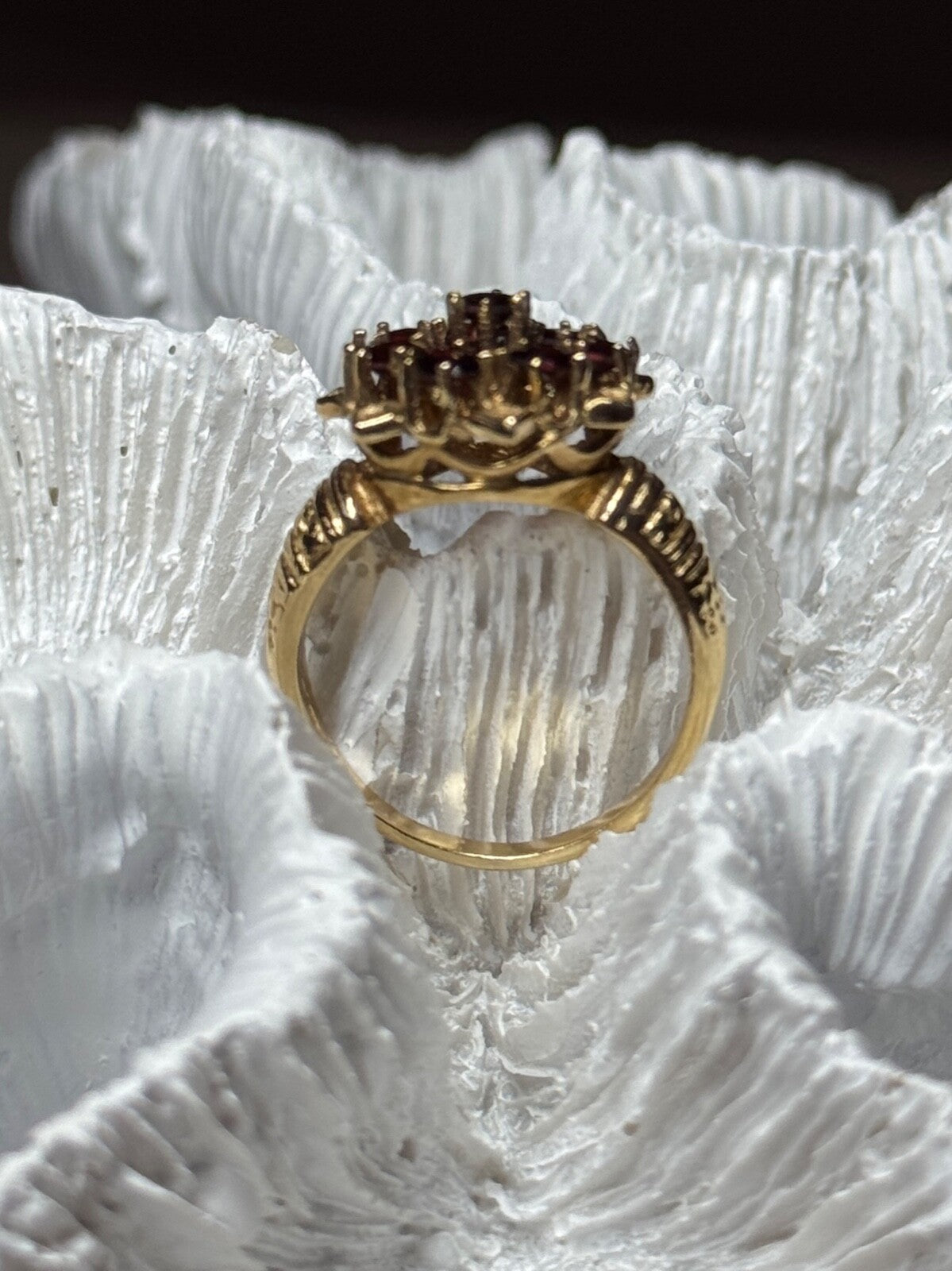 14K Yellow Gold Ring Garnet Flower Size 5