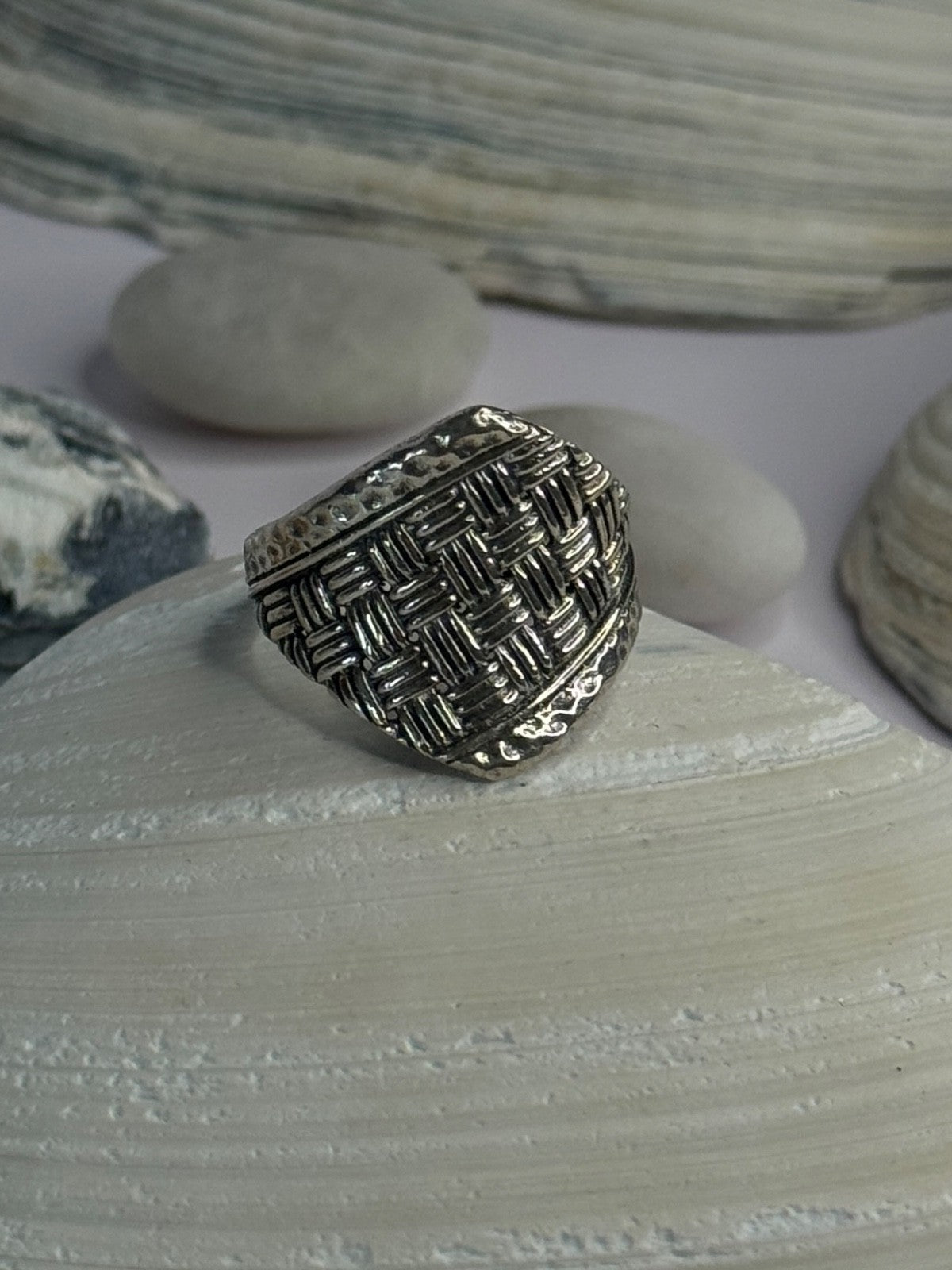 Classy Design 925 Sterling Silver Ring Size 8