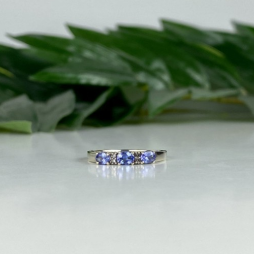 10K White Gold Iolite & Diamond Ring Size 7.5