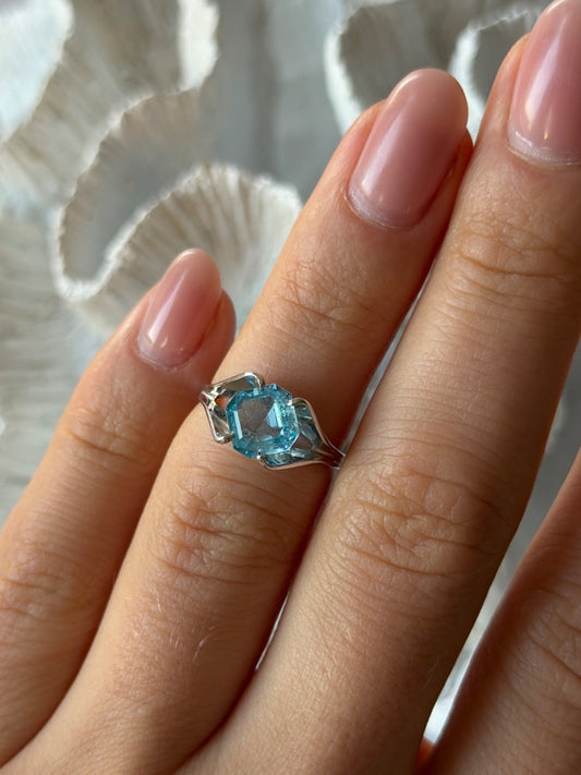 925 Sterling Silver Blue Topaz Ring Size 5