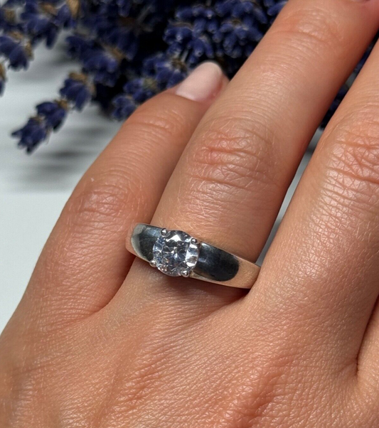 925 Sterling Silver CZ Ring Size 7