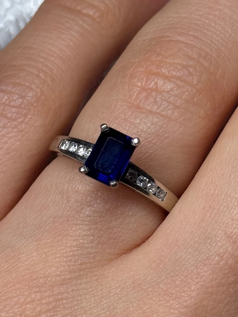 14K White Gold Sapphire & Diamonds Ring Size 5.5
