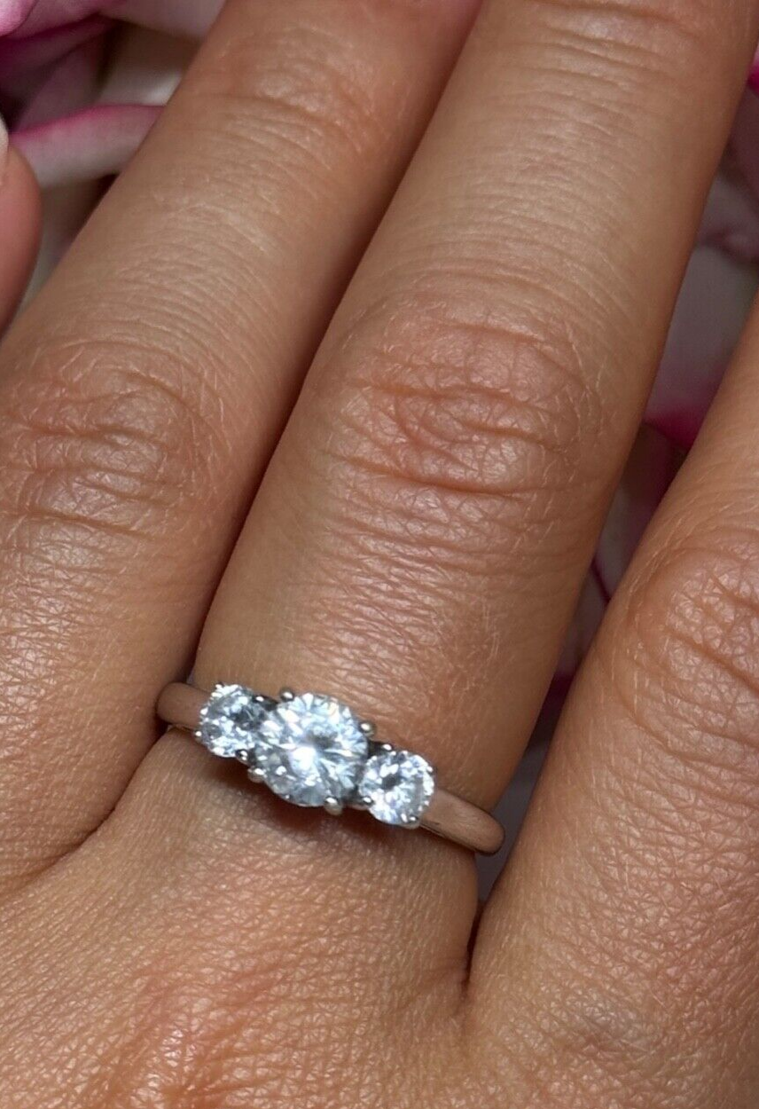 925 Sterling Silver CZ Ring Size 7.5