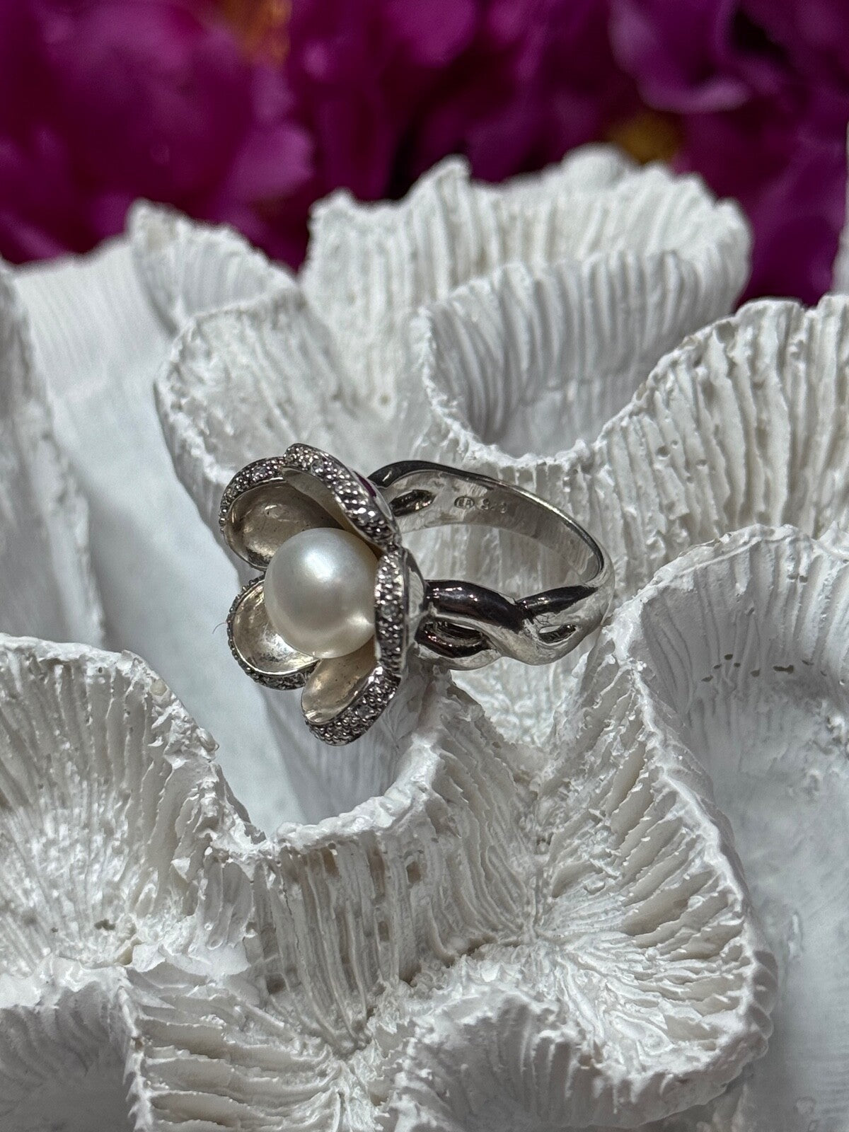 925 Sterling Silver Pearl & White Sapphire "Flower" Ring Size 5.5