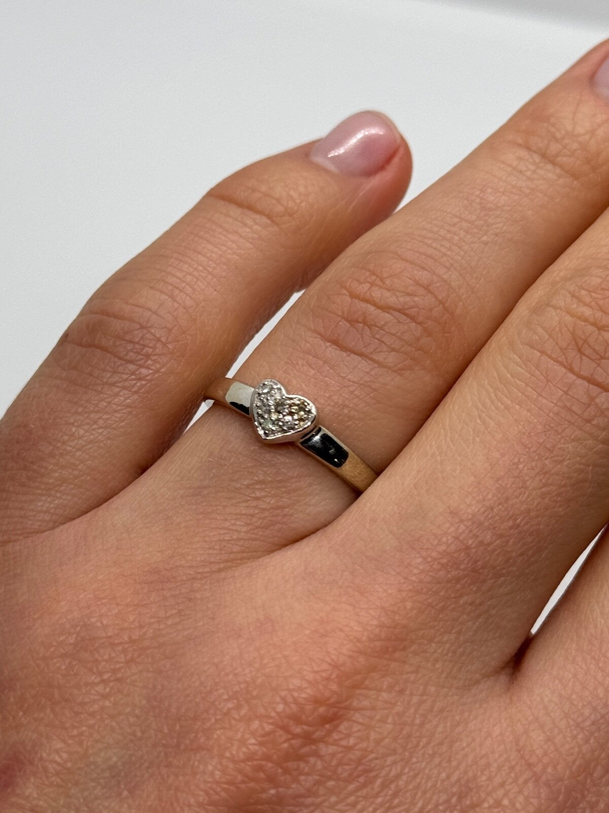 10K White Gold Diamond Heart Ring Size 6