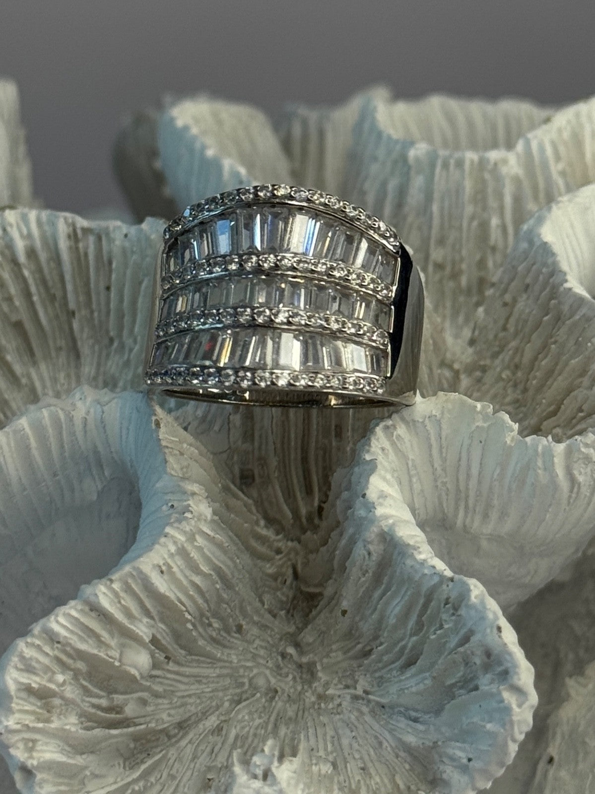 Elegant Design 925 Sterling Silver Cz Ring Size 9