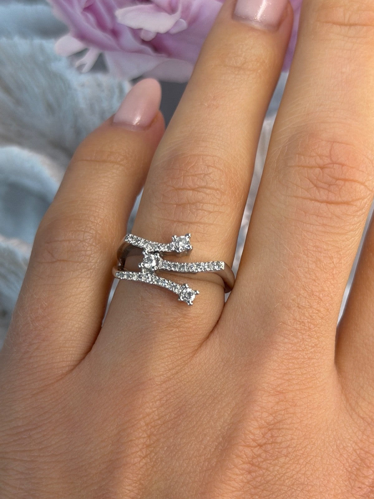 Classy 10K White Gold Diamond tcw 0.18 ct Ring Size 7