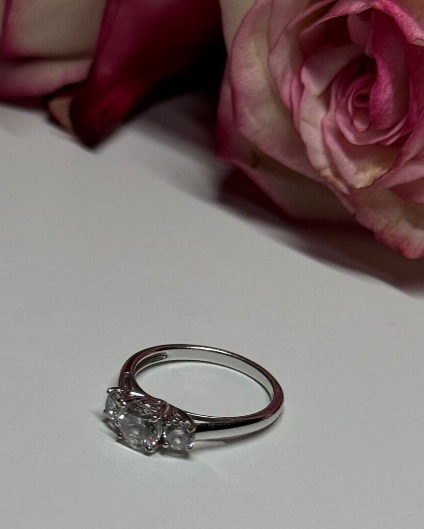 925 Sterling Silver CZ Ring Size 7.5