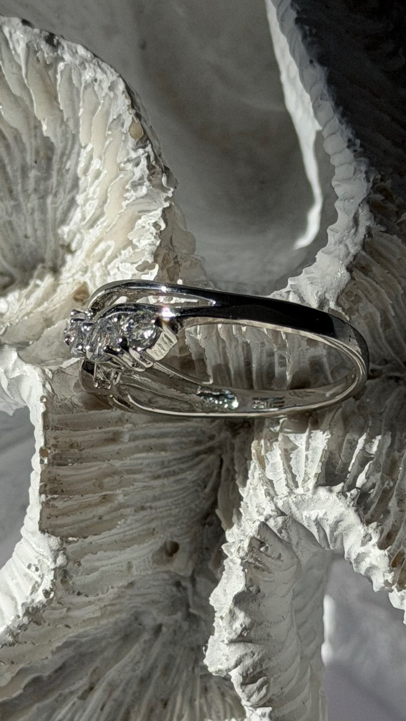 Lovely 925 Sterling Silver Cz Ring Size 8.5