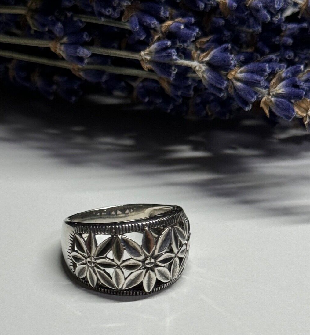 925 Sterling Silver Ring Size 7