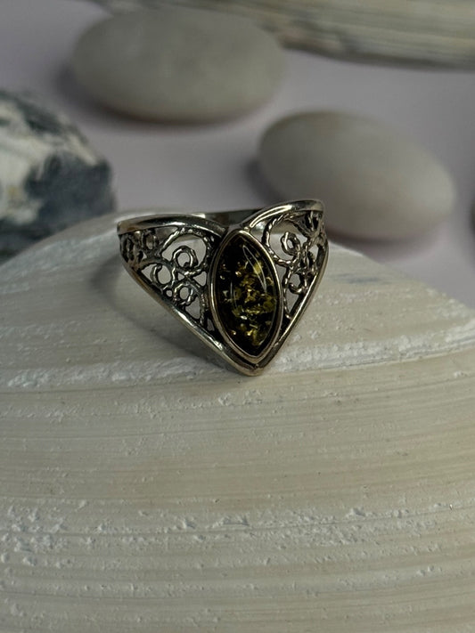 Vintage Classy Design 925 Sterling Silver Amber Ring Size 6