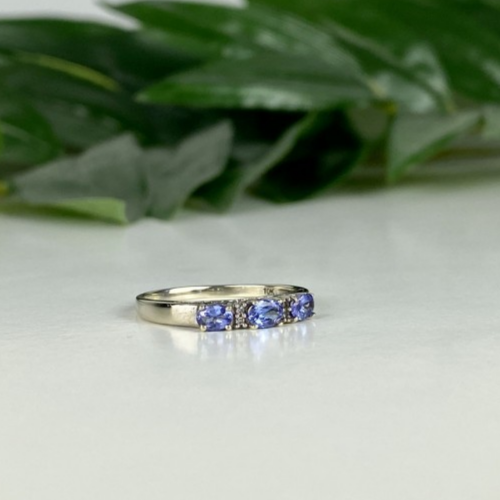 10K White Gold Iolite & Diamond Ring Size 7.5
