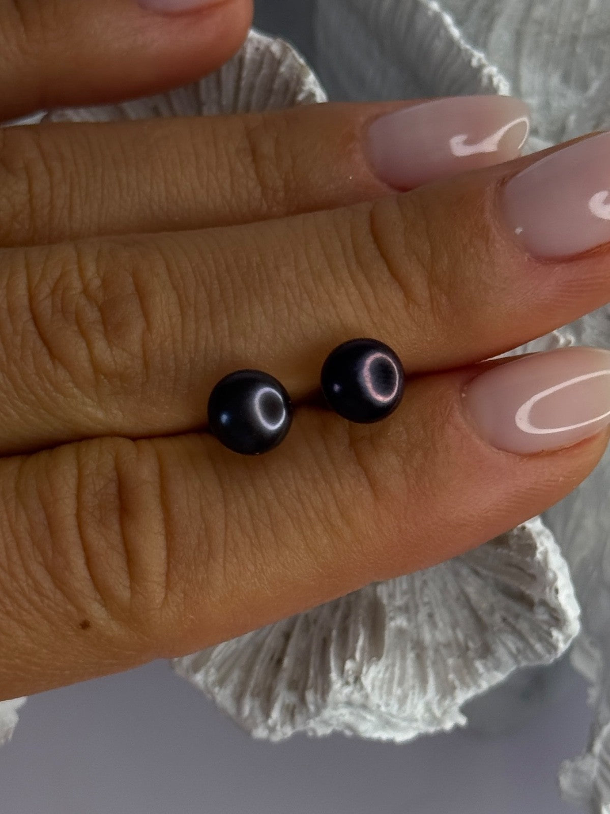 925 Sterling Silver Black Pearl Earrings Length 0.30 Inch