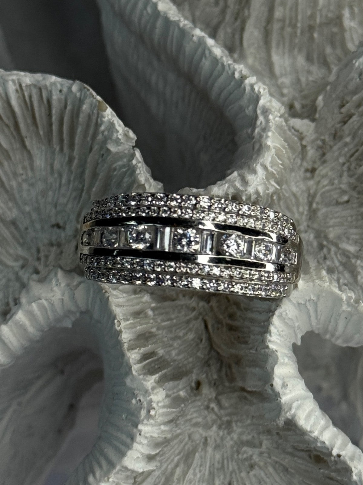 Beautiful Design 925 Sterling Silver Cz Ring Size 11