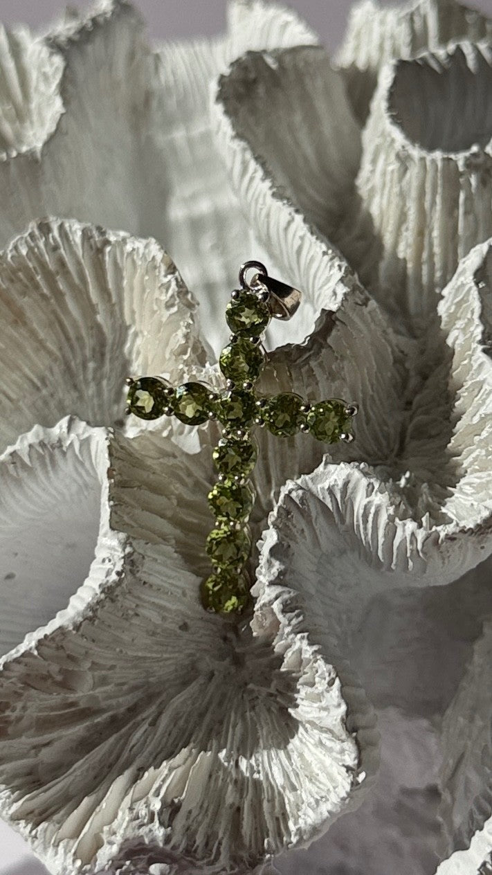 925 Sterling Silver Peridot Cross Pendant