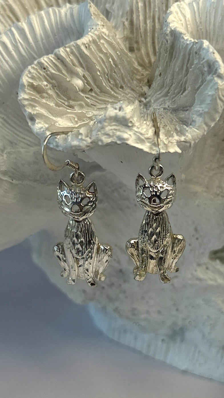 Dangle 925 Sterling Silver Cat Earrings Head allows for movement