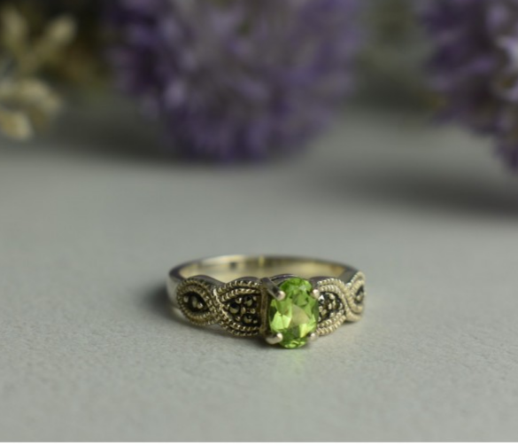 925 Sterling Silver Chrysolite & Marcasites Ring Size 7.5