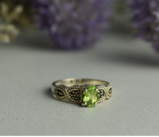 925 Sterling Silver Chrysolite & Marcasites Ring Size 7.5