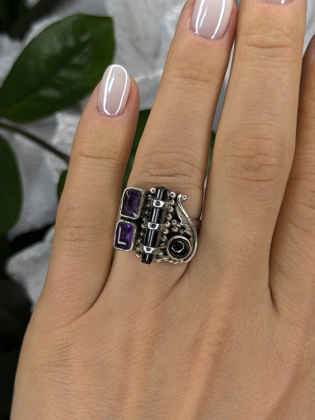 Unique Design Vintage 925 Sterling Silver Amethyst & Onyx & Peridot Ring Size 7