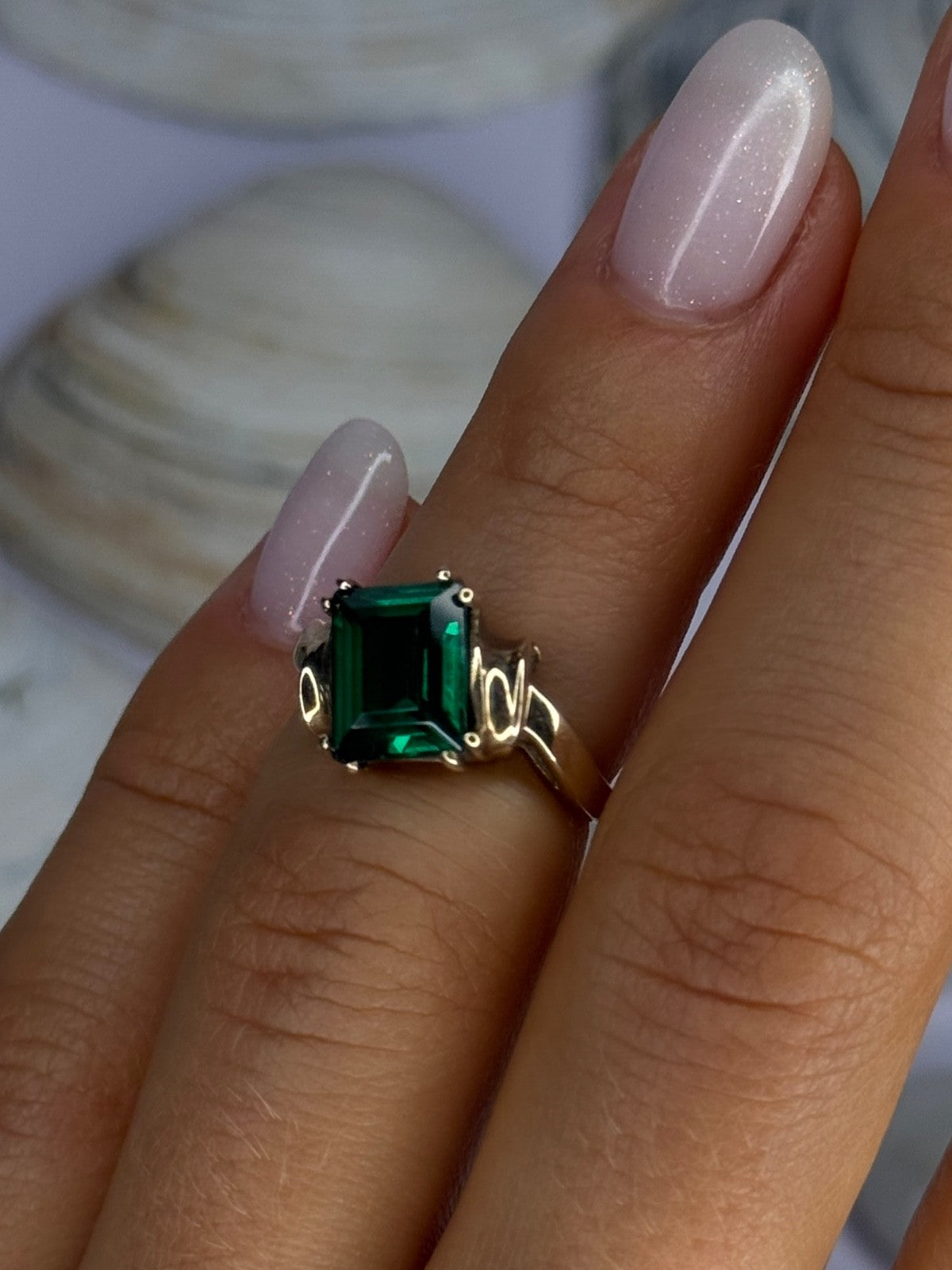 10K Yellow Gold Emerald Ring Size 4