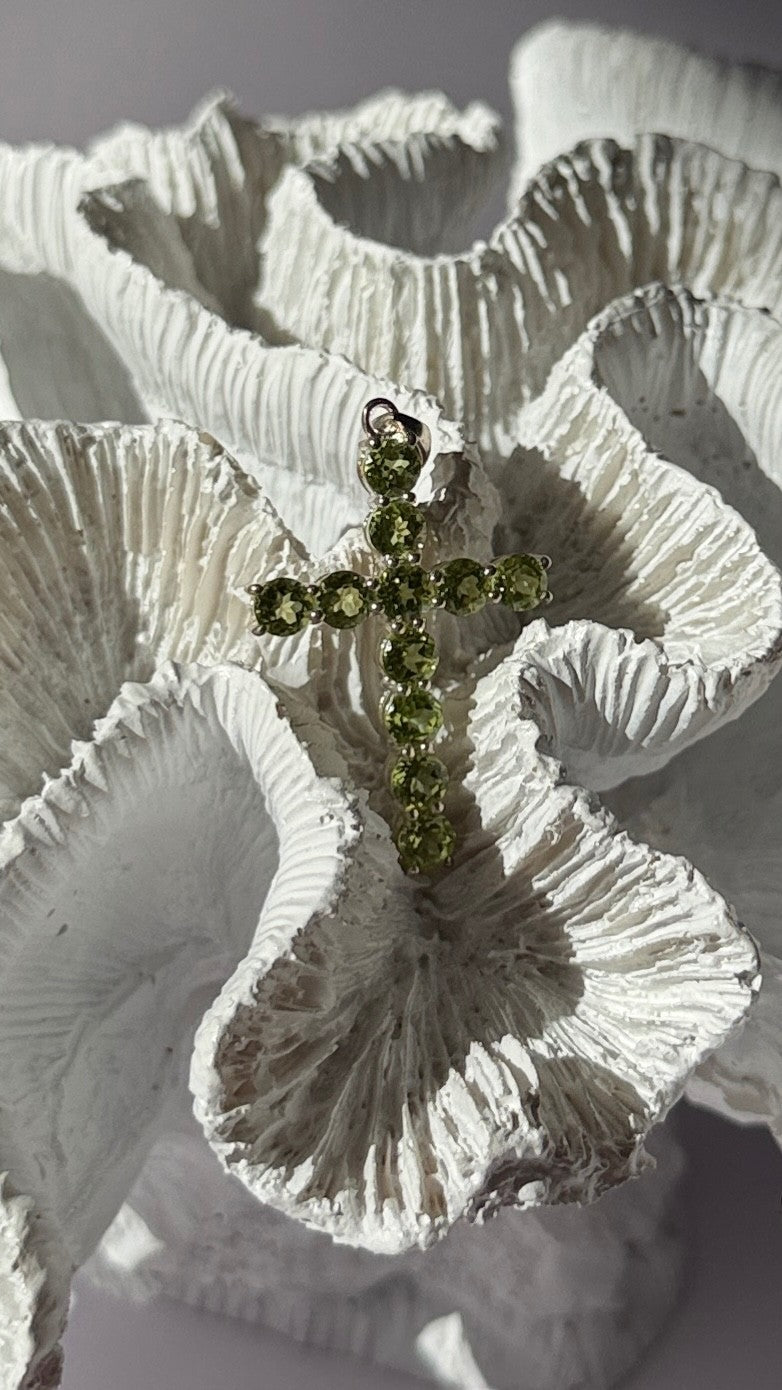 925 Sterling Silver Peridot Cross Pendant