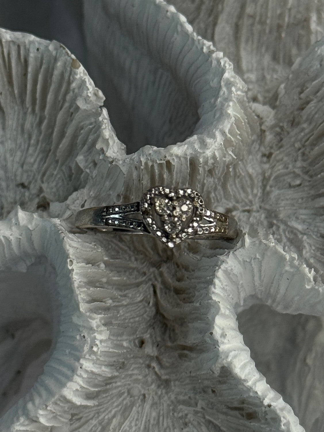 925 Sterling Silver Heart Diamonds Ring Size 7