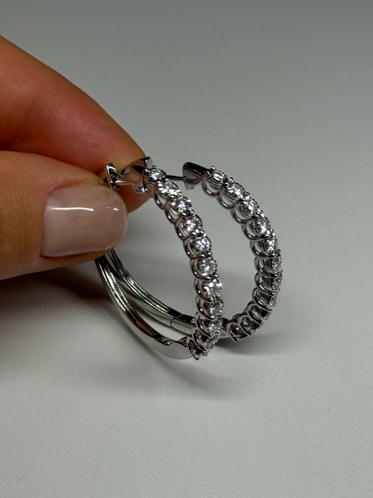 10K White Gold Diamonds 0.9 Carat Earrings Length 34 mm