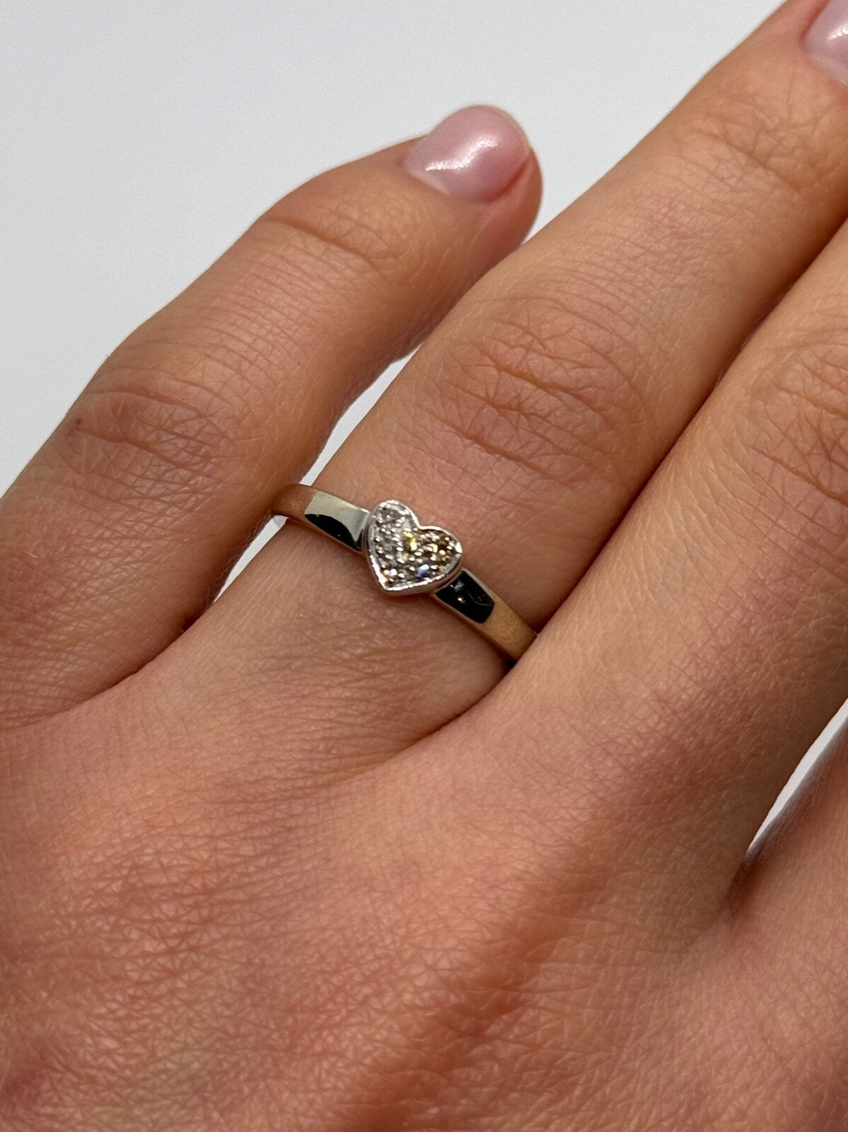 10K White Gold Diamond Heart Ring Size 6