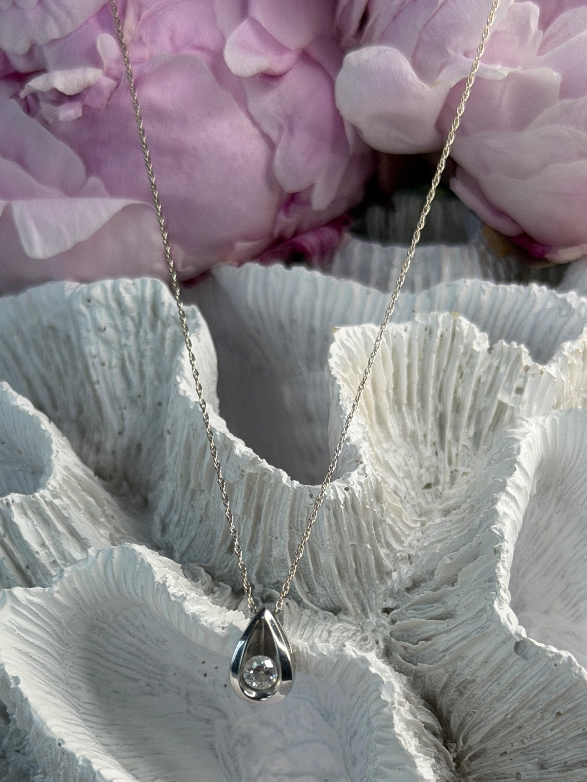 Elegant 14K White Gold Diamond 0.25 ct Necklace