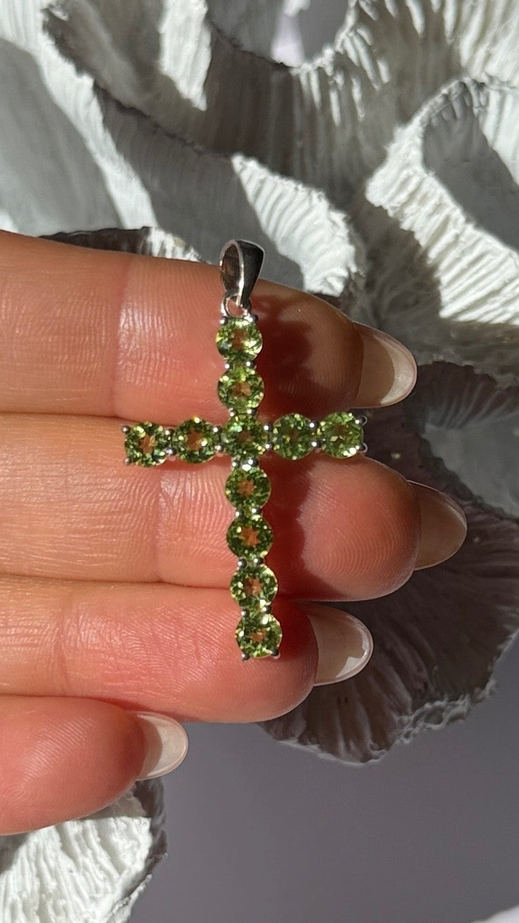 925 Sterling Silver Peridot Cross Pendant