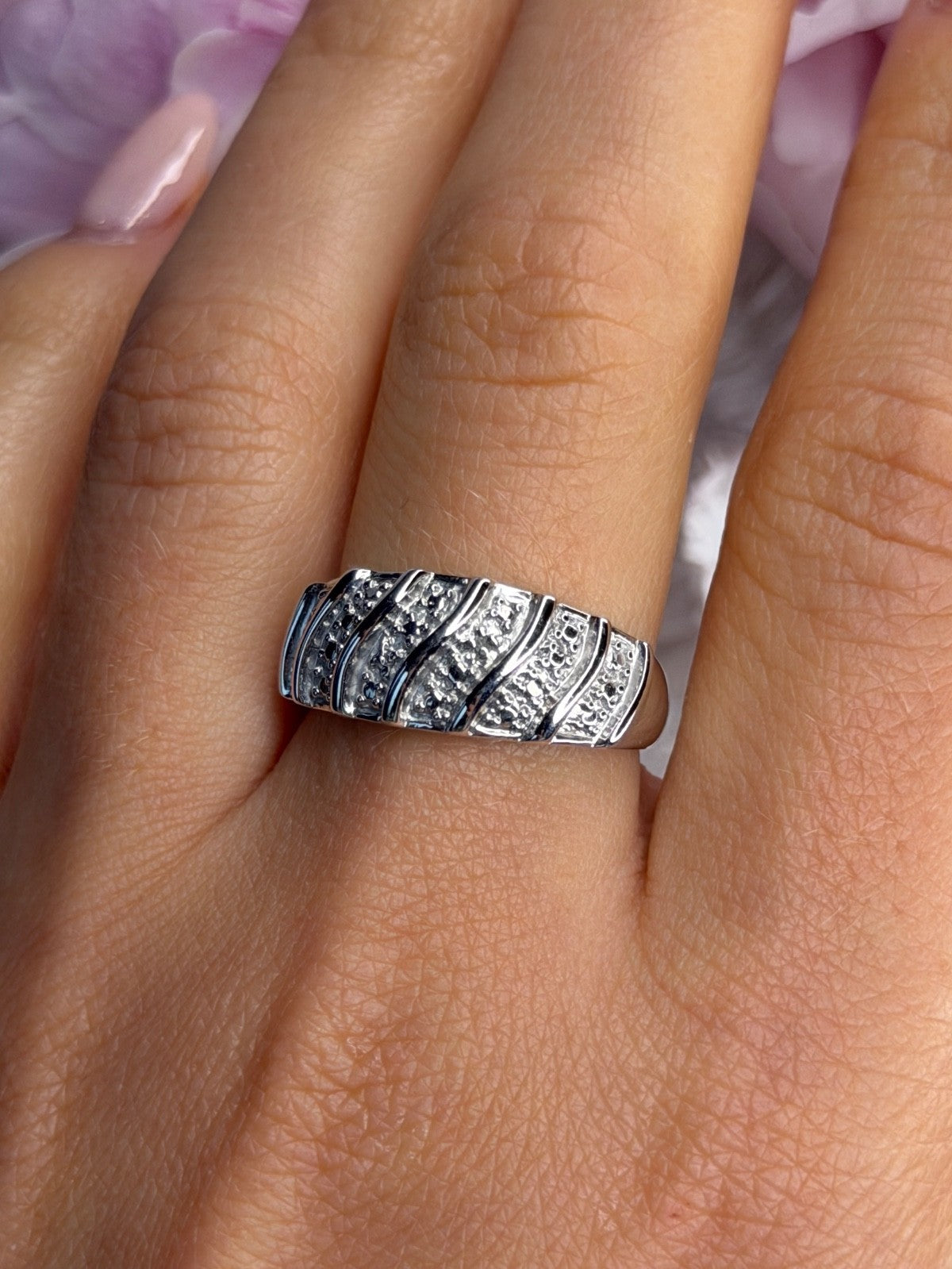 Elegant Design 925 Sterling Silver Ring Size 9
