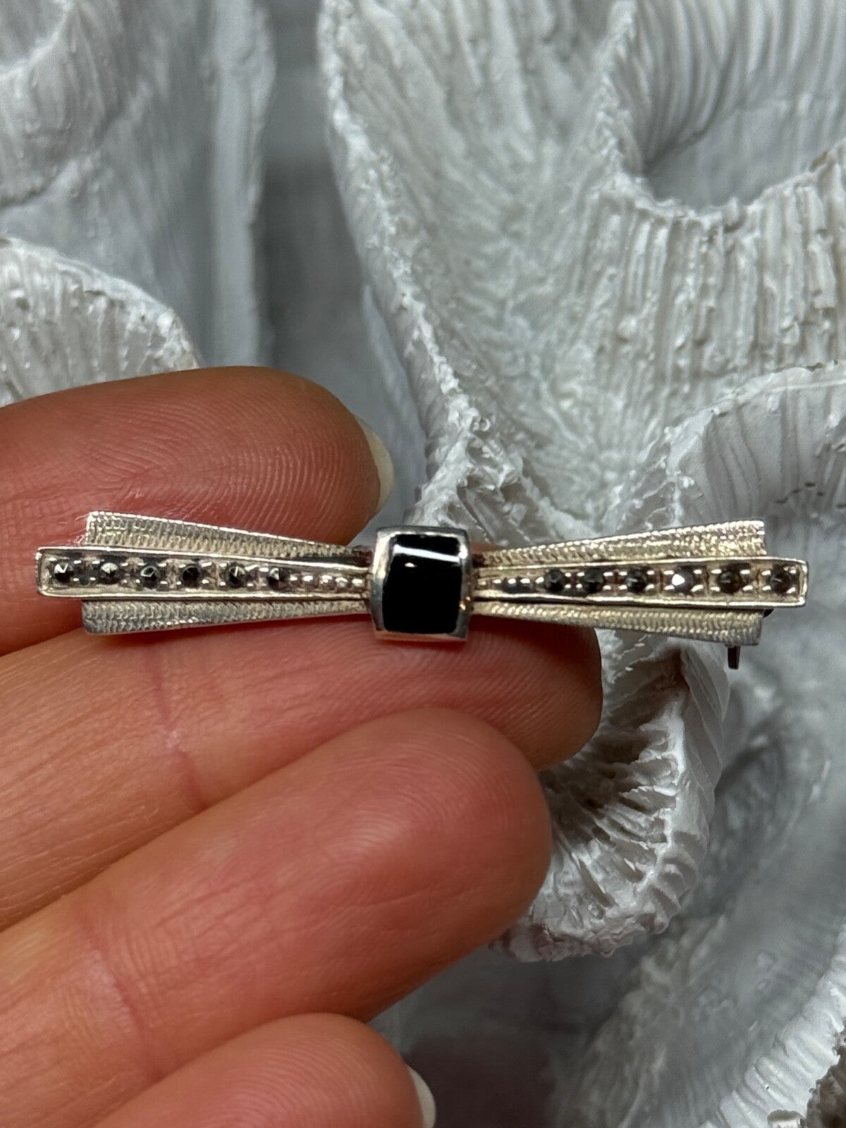 925 Sterling Silver Onyx & Marcasite Brooch Length 1.8 Inch