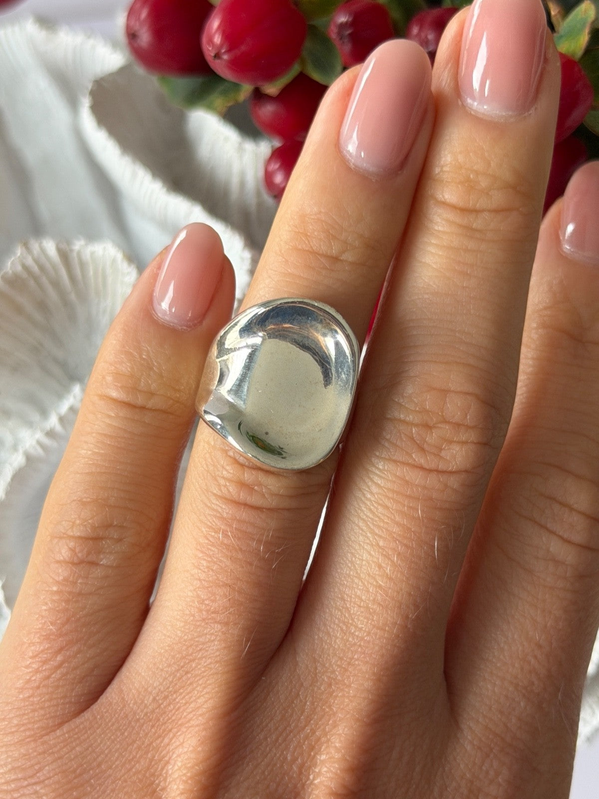 Elegant Design 925 Sterling Silver Ring Size 6