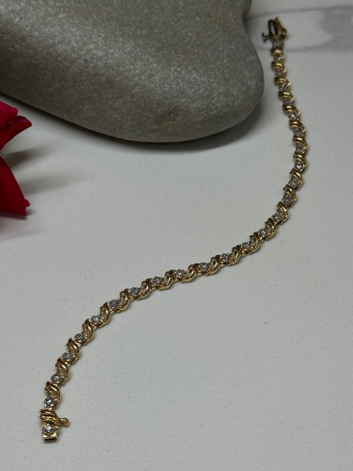 14K Yellow Gold Elegant Bracelet Diamonds Length 7 Inch