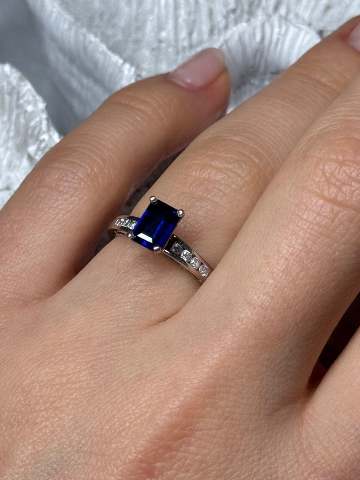 14K White Gold Sapphire & Diamonds Ring Size 5.5