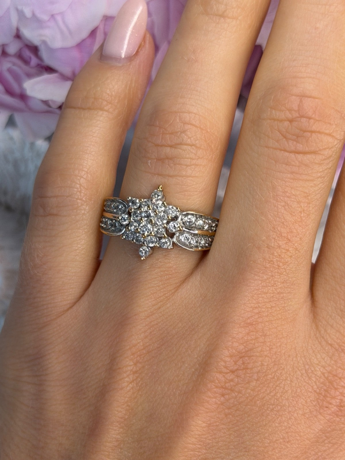 10K Yellow & White Gold Diamond Flower 1.36 ct Ring Size 7