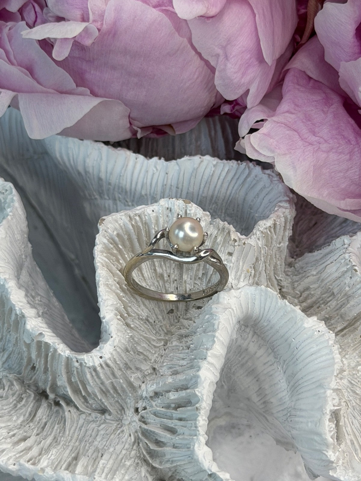 La Pais 14K White Gold Pearl Ring Size 6.5