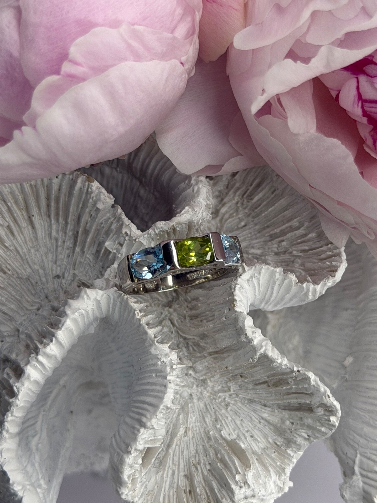 925 Sterling Silver Topaz & Peridot Ring Size 7