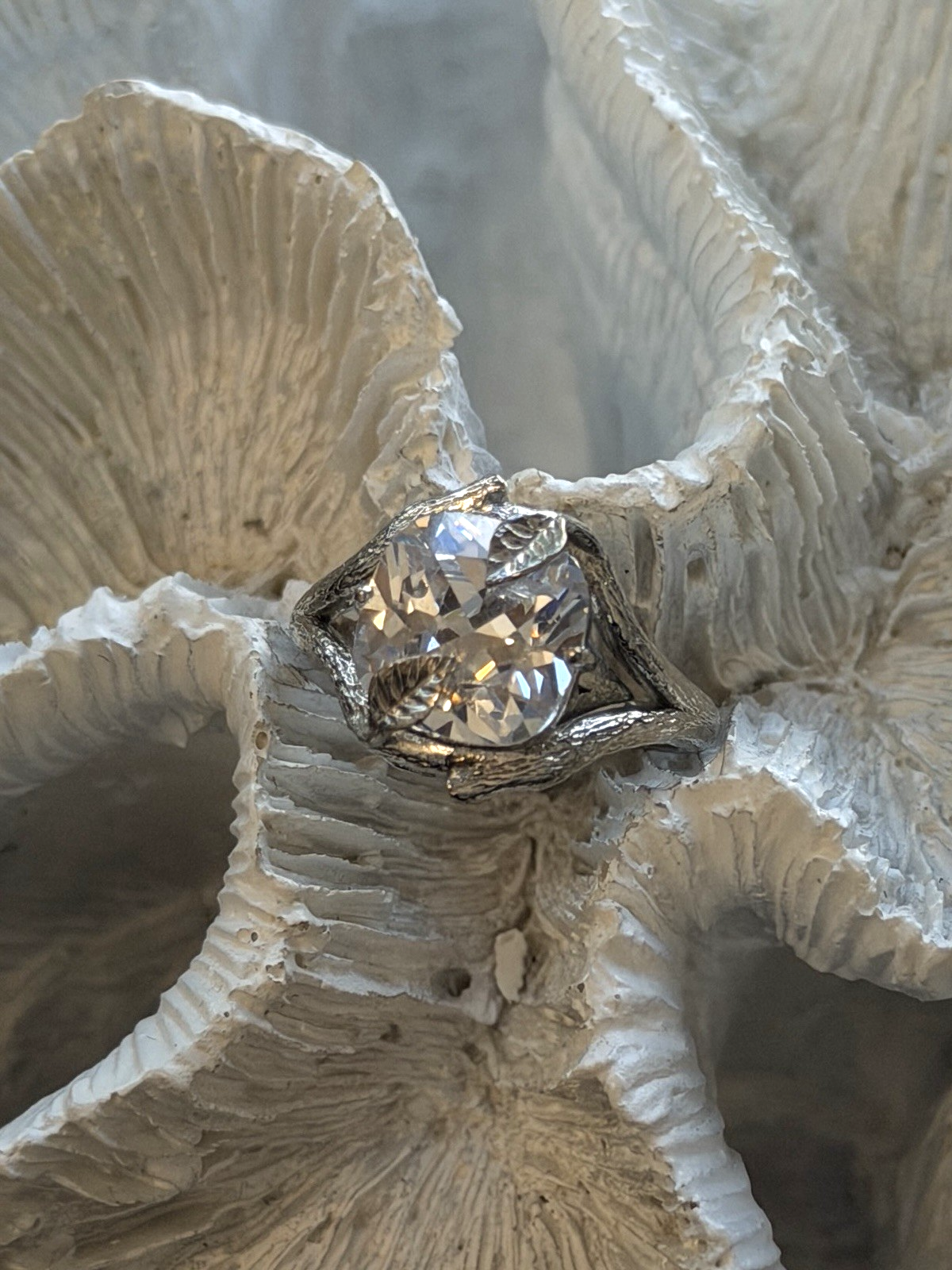 Beautiful Leaf Design 925 Sterling Silver Clear Cz Ring Size 7