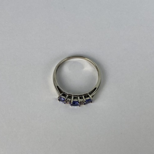 10K White Gold Iolite & Diamond Ring Size 7.5