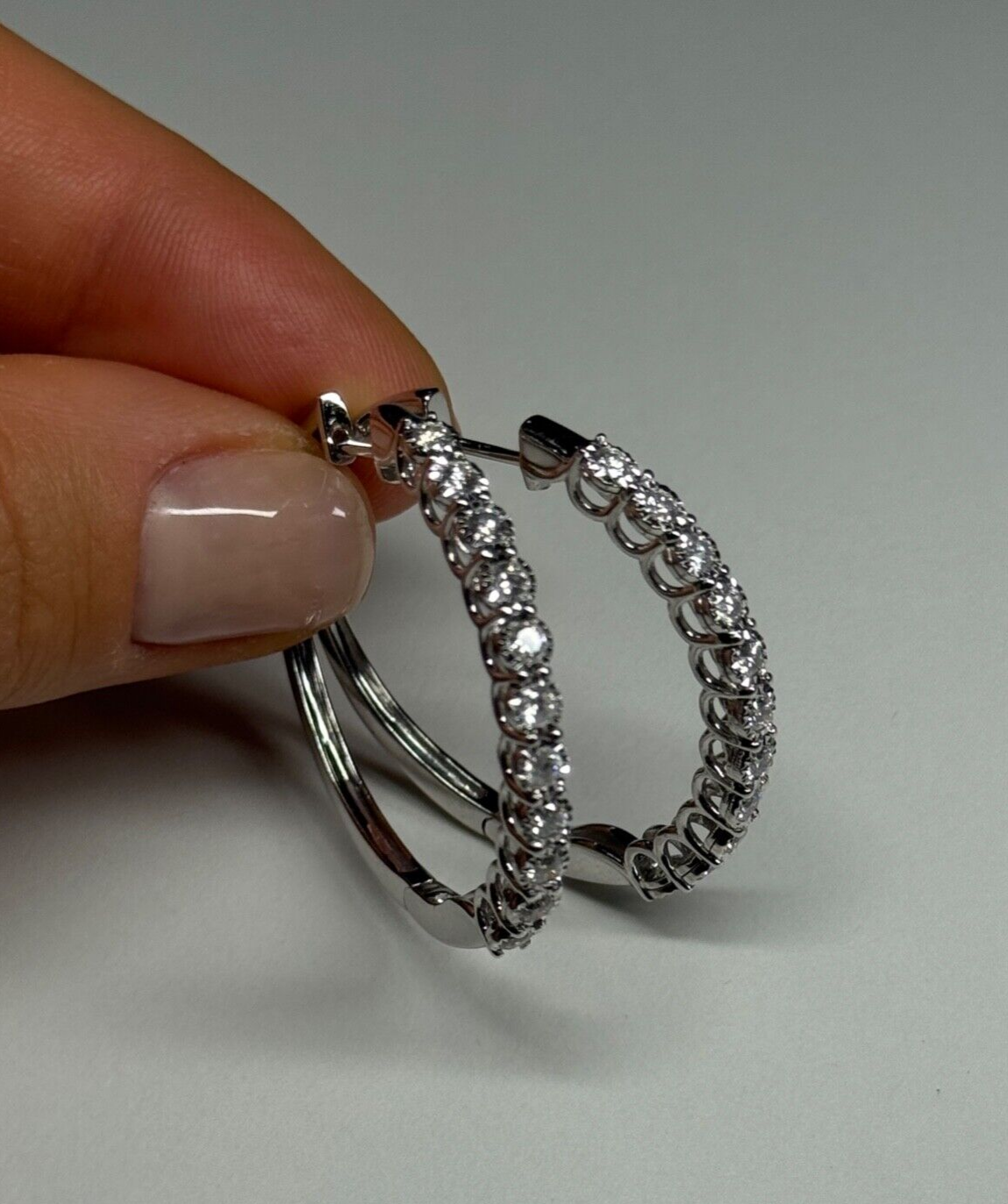 10K White Gold Diamonds 0.9 Carat Earrings Length 34 mm