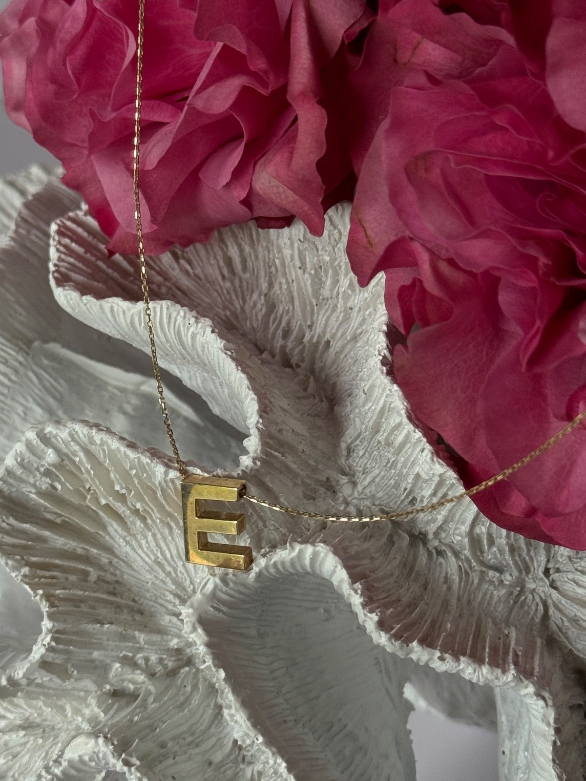 14K 585 Yellow Gold Letter E Necklace Length 17.5/16.5 inch