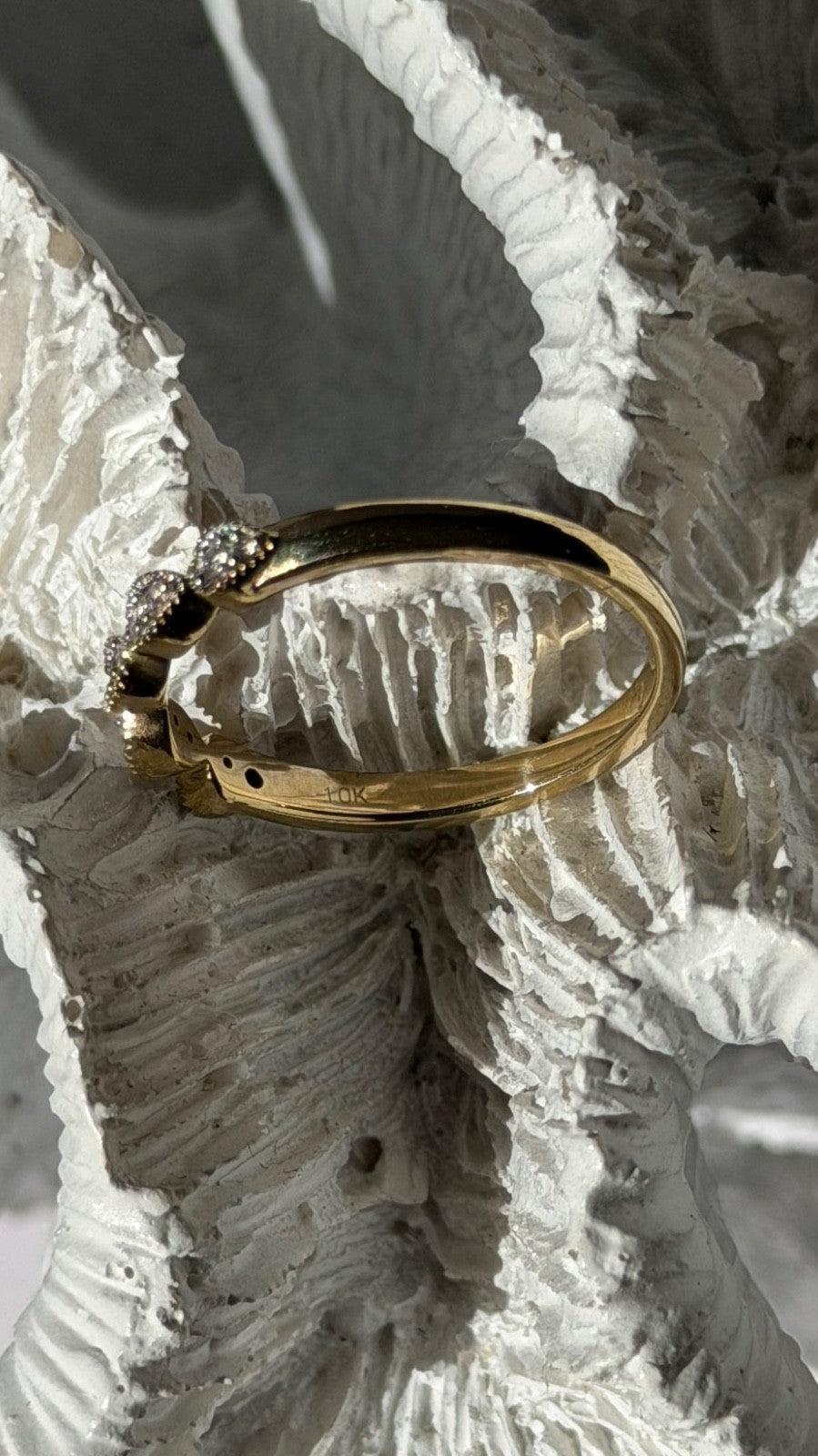Classy 10K Yellow Gold Diamond 0.10 ct Ring Size 7