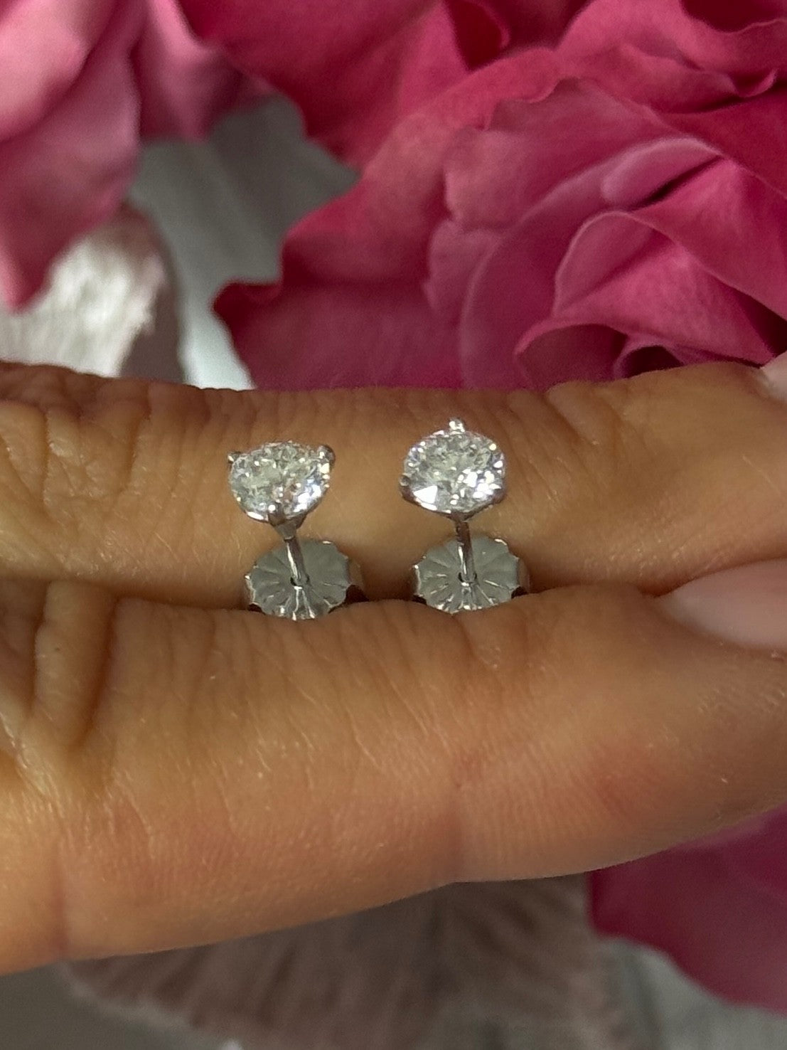 Elegant 14K White Gold 1 carat Diamond Earrings