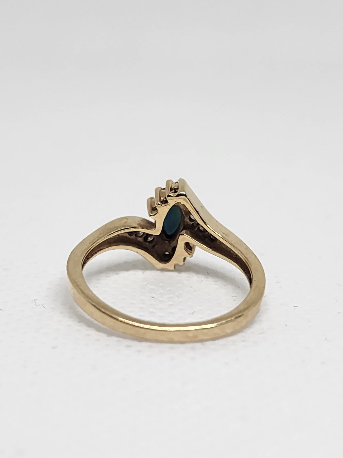 10K Yellow Gold Sapphire & Diamonds Ring Size 5.5