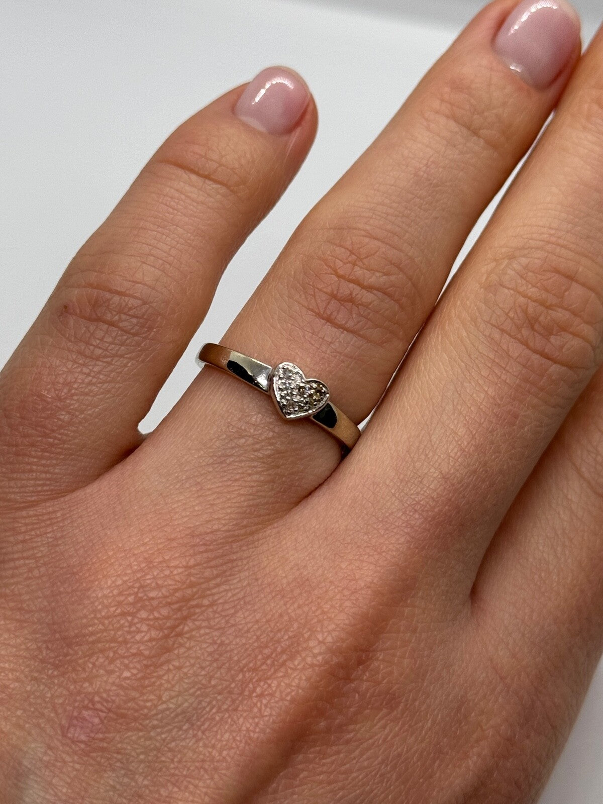 10K White Gold Diamond Heart Ring Size 6
