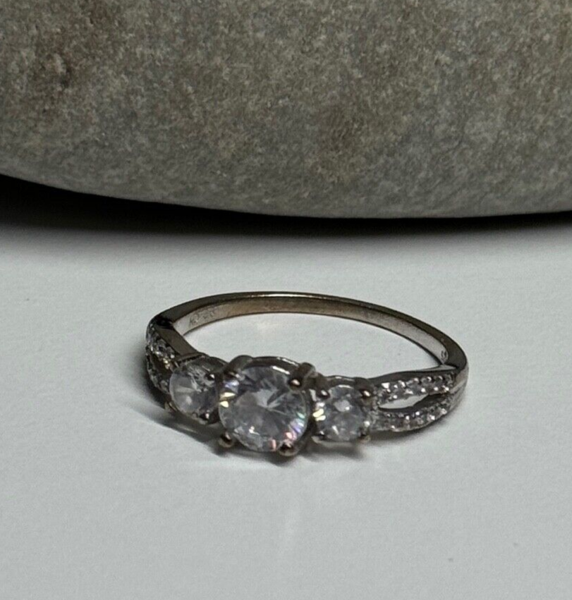 925 Sterling Silver CZ Ring Size 6.5