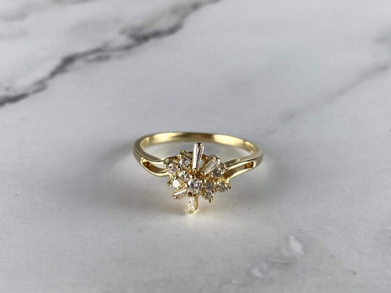 14K Yellow Gold Sapphire & Diamonds Ring Size 7.25